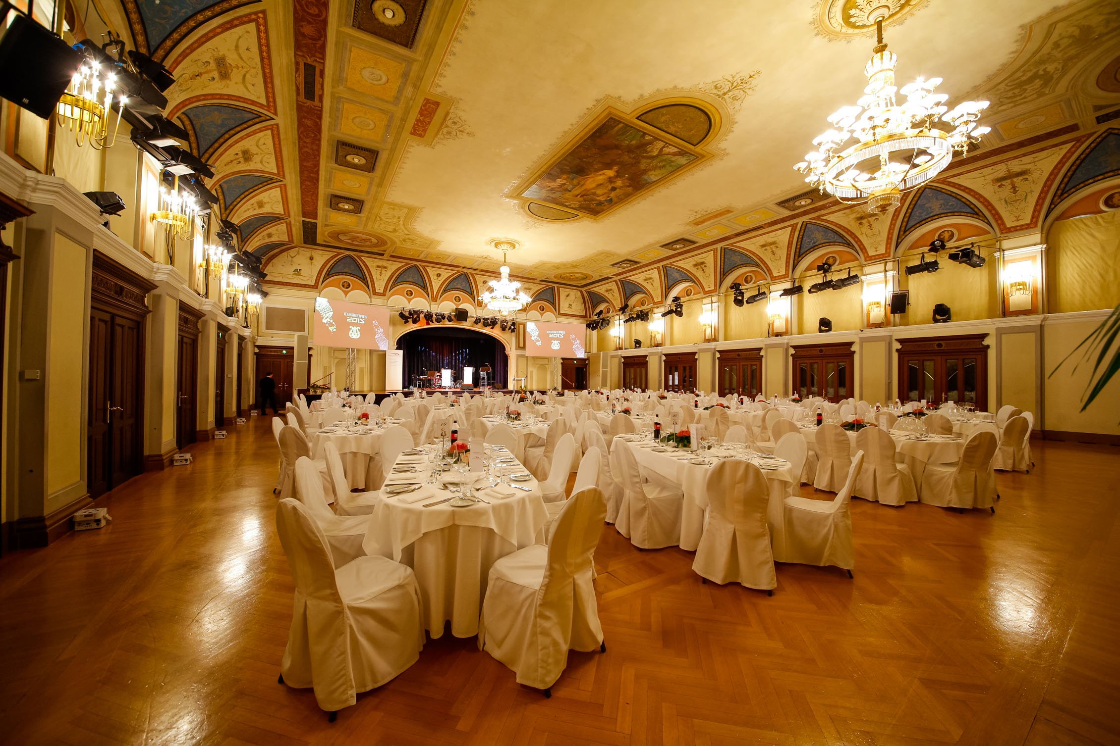 FS Gala weiße Hussensessel